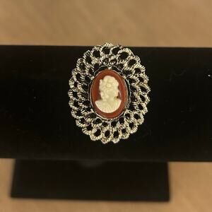 Cameo Brooch Vintage Gold toned Oval Rope detail Regency Old money Fairygoth